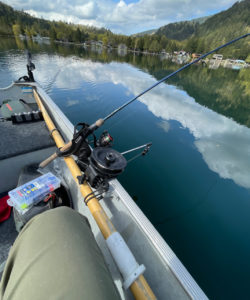 Lake_fishing_downrigger_set-up